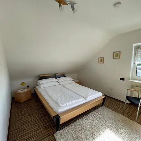 2-zimmer Im Dg Eines Zweifamilienhauses