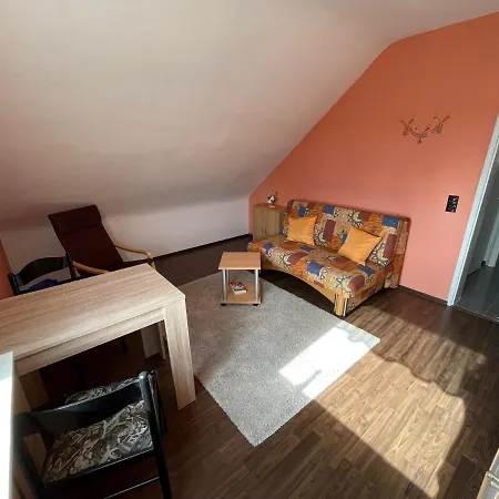 2-zimmer Im Dg Eines Zweifamilienhauses Apartment Muehlheim am Main