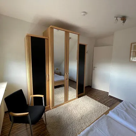 2-zimmer Im Dg Eines Zweifamilienhauses Apartment